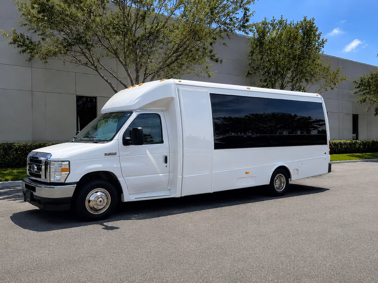bus rentals for corporate retreats and team building events near midwest city