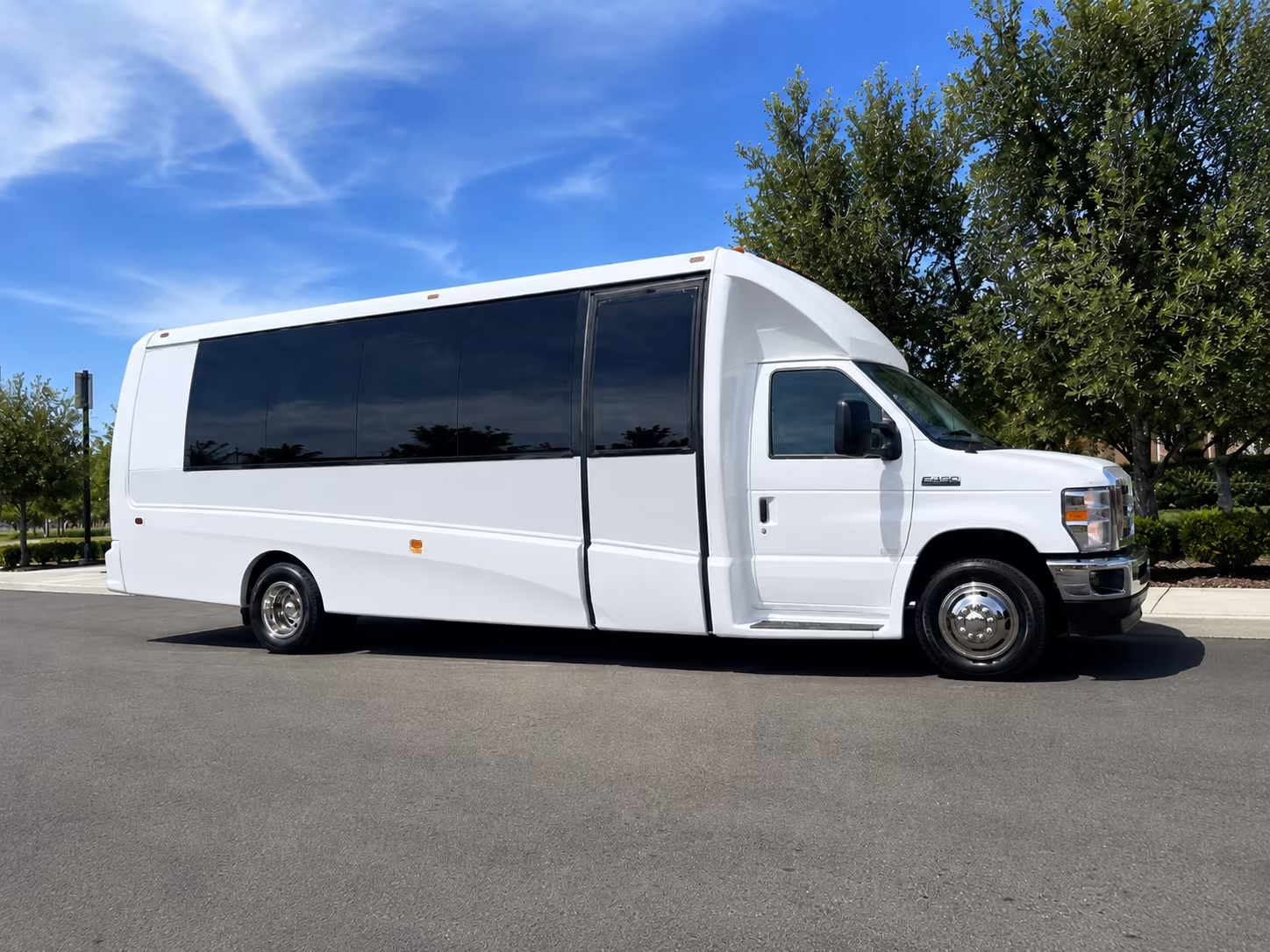 corporate airport transfer buses to will rogers world airport